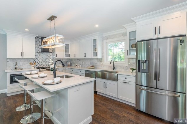 121 Baker Ave, Bergenfield NJ  07621-3322 exterior