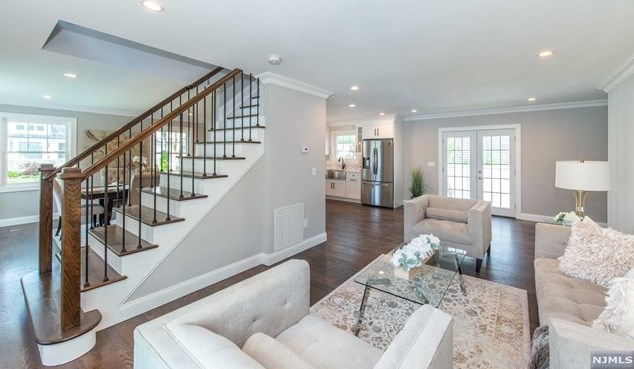 121 Baker Ave, Bergenfield NJ  07621-3322 exterior