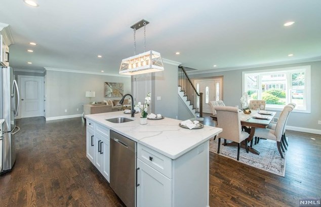 121 Baker Ave, Bergenfield NJ  07621-3322 exterior