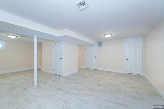 121 Baker Ave, Bergenfield NJ  07621-3322 exterior