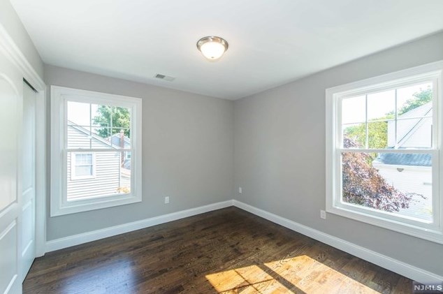 121 Baker Ave, Bergenfield NJ  07621-3322 exterior