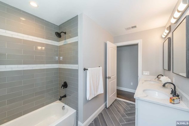 121 Baker Ave, Bergenfield NJ  07621-3322 exterior