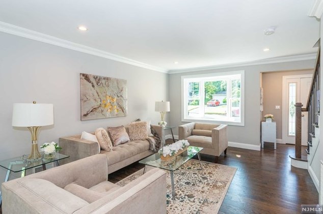 121 Baker Ave, Bergenfield NJ  07621-3322 exterior