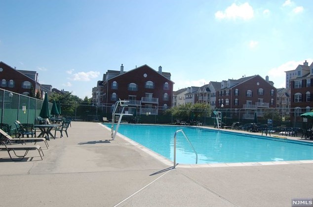 1 Vaughan Dr, Newark NJ  07103-3458 exterior