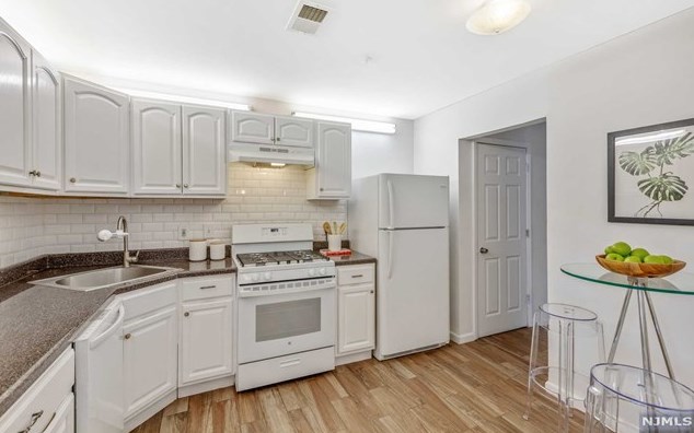 1 Vaughan Dr, Newark NJ  07103-3458 exterior