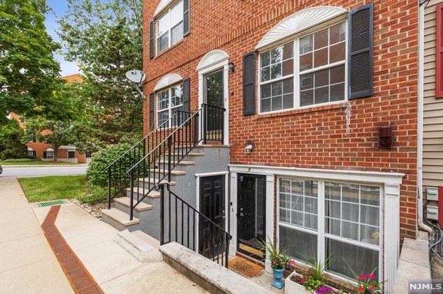 1 Vaughan Dr, Newark NJ  07103-3458 exterior