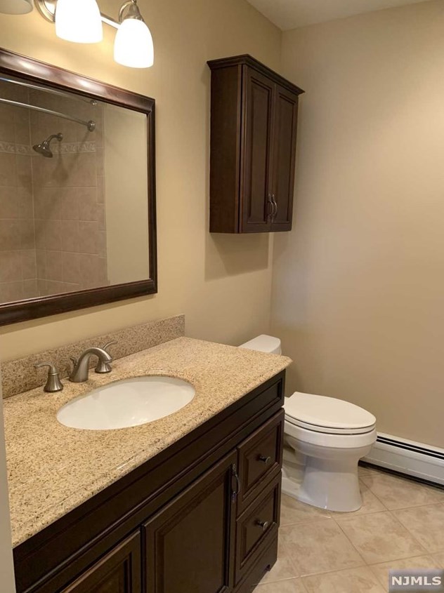 6 Gerard Ct, Park Ridge NJ  07656-2008 exterior