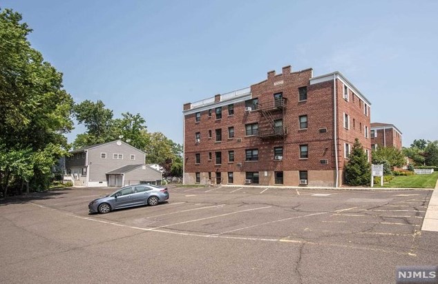 241 Main St, Bergenfield NJ 07621-2234 exterior