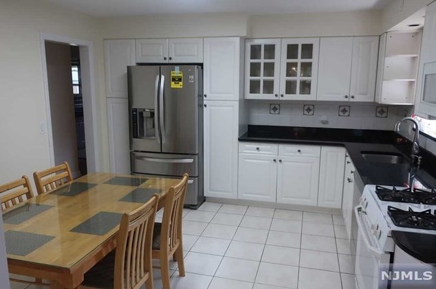 301 Westview Ave, West Fort Lee NJ  07024-4434 exterior