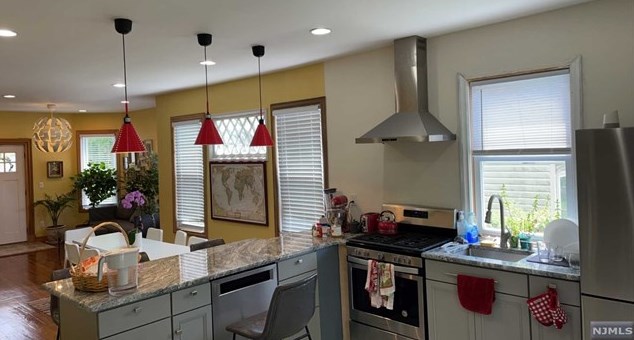 166 Sylvan St, Rutherford NJ  07070-2434 exterior