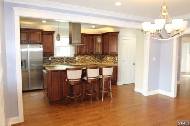 709 Hillside Ave, Cliffside Park NJ  07010-2009 exterior