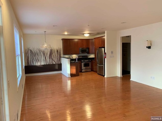 153 George Russell Way, Clifton NJ 07013-2677 exterior