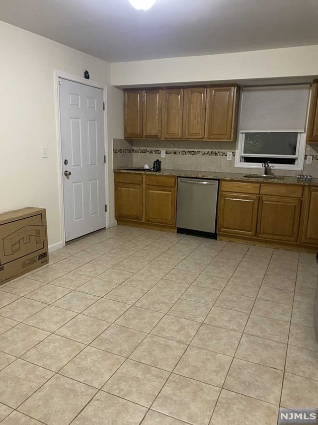 726 Saddle River Rd, Saddle Brook NJ  07663-4537 exterior
