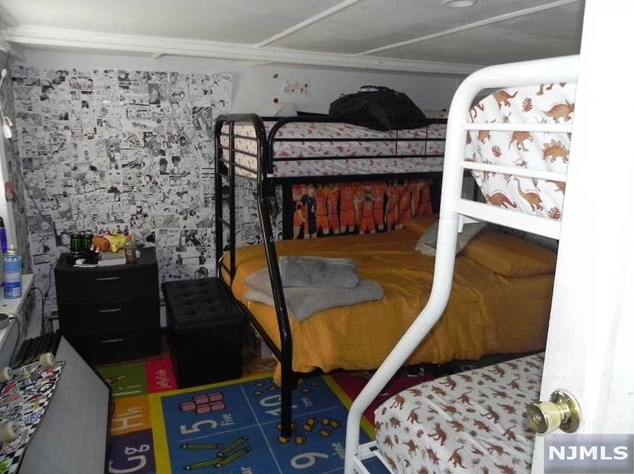 52 Un Ave, Little Ferry NJ 07643-1738 exterior