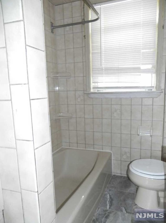 52 Un Ave, Little Ferry NJ 07643-1738 exterior