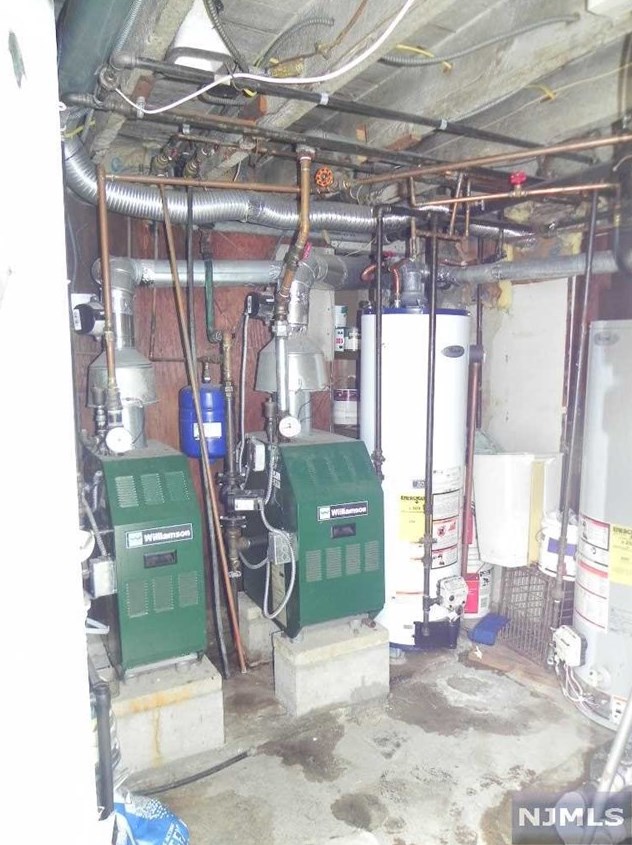 52 Un Ave, Little Ferry NJ 07643-1738 exterior