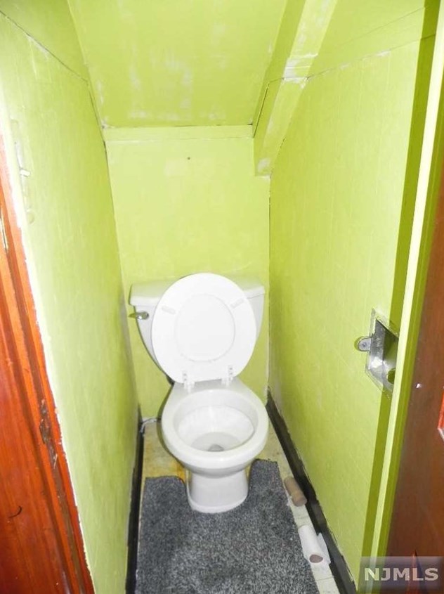 52 Un Ave, Little Ferry NJ 07643-1738 exterior