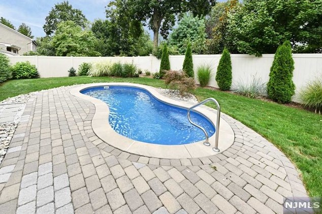 233 Fondiller St, Westwood NJ  07675-5557 exterior