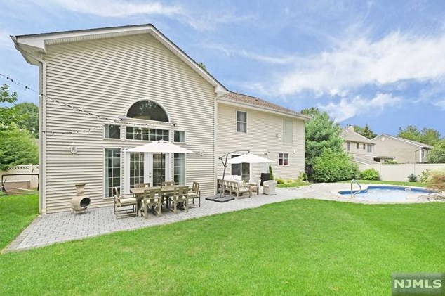 233 Fondiller St, Westwood NJ  07675-5557 exterior