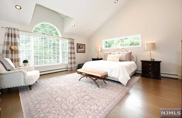 233 Fondiller St, Westwood NJ  07675-5557 exterior