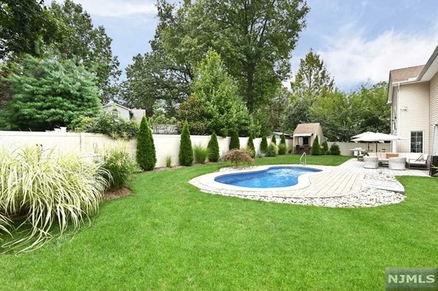 233 Fondiller St, Westwood NJ  07675-5557 exterior