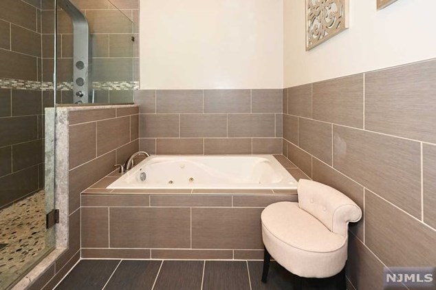 233 Fondiller St, Westwood NJ  07675-5557 exterior