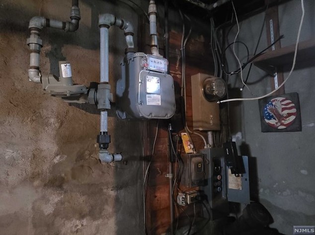 25 Smith St, Waldwick NJ  07463-1612 exterior