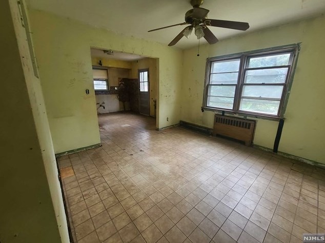 25 Smith St, Waldwick NJ  07463-1612 exterior