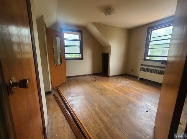 25 Smith St, Waldwick NJ  07463-1612 exterior