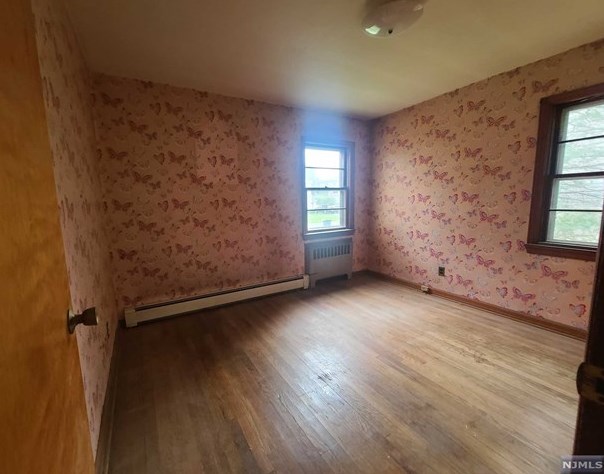 25 Smith St, Waldwick NJ  07463-1612 exterior