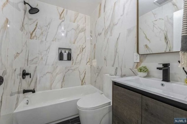 10 Orchard St, Hillsdale NJ  07642-2013 exterior