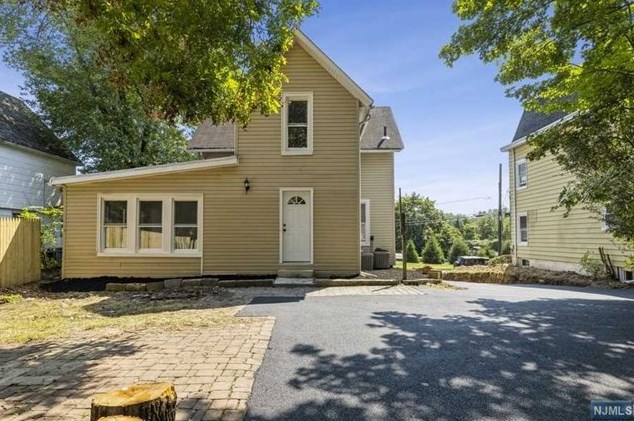 10 Orchard St, Hillsdale NJ  07642-2013 exterior