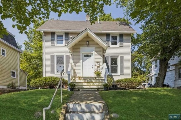 10 Orchard St, Hillsdale NJ  07642-2013 exterior