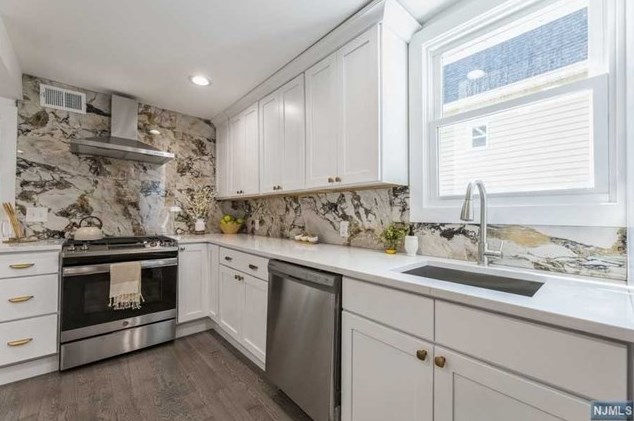 10 Orchard St, Hillsdale NJ  07642-2013 exterior