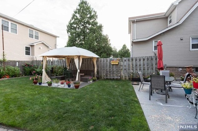 128 Hickory Ave, Bergenfield NJ 07621-1839 exterior