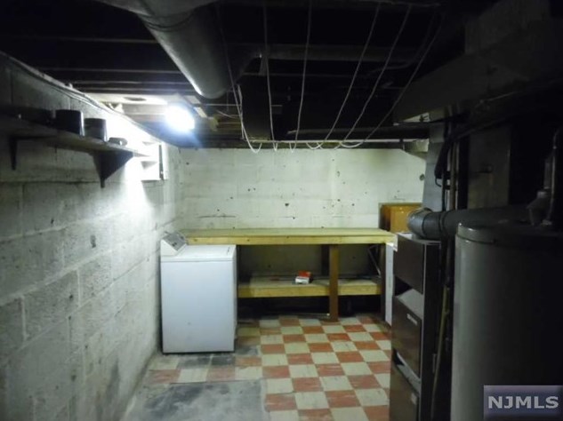 37 Henry St, Elmwood Park NJ  07407-2437 exterior