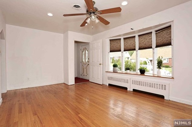 168 Lee St, Elmwood Park NJ  07407-2211 exterior