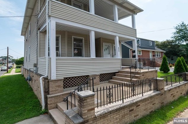 421 River Dr, Elmwood Park NJ  07407-1542 exterior