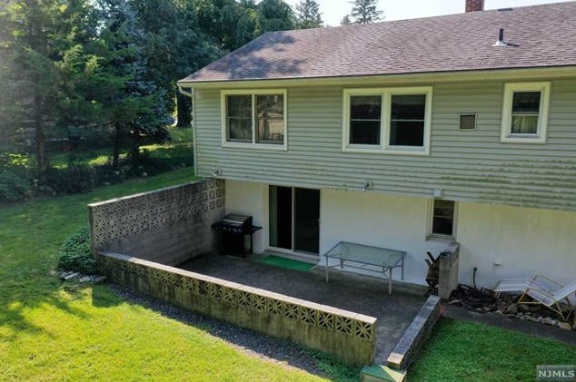 9 Brook Ave, Montvale NJ  07645-2101 exterior