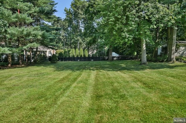 9 Brook Ave, Montvale NJ  07645-2101 exterior