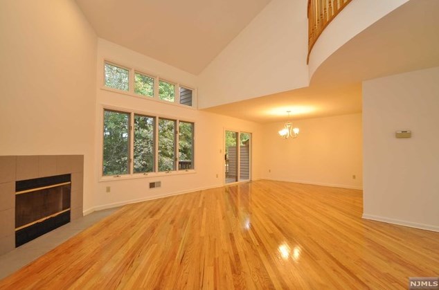 25 Lakeview Dr, Westwood NJ  07675-7072 exterior