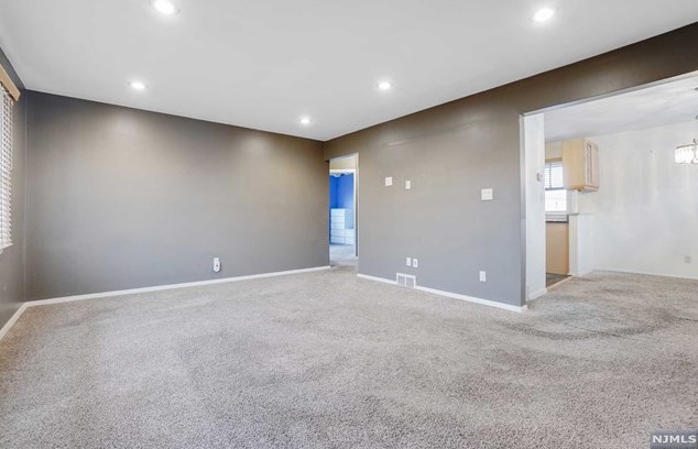 708 8th St, Secaucus NJ  07094-3020 exterior