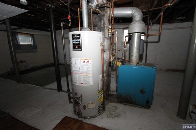 231 Royal Ave, Paterson NJ 07506-1830 exterior