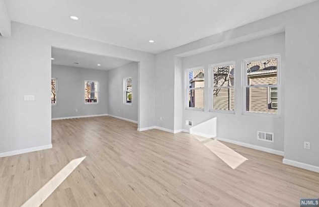 21 Harding Ave, Clifton NJ  07011-2209 exterior