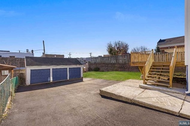 21 Harding Ave, Clifton NJ  07011-2209 exterior