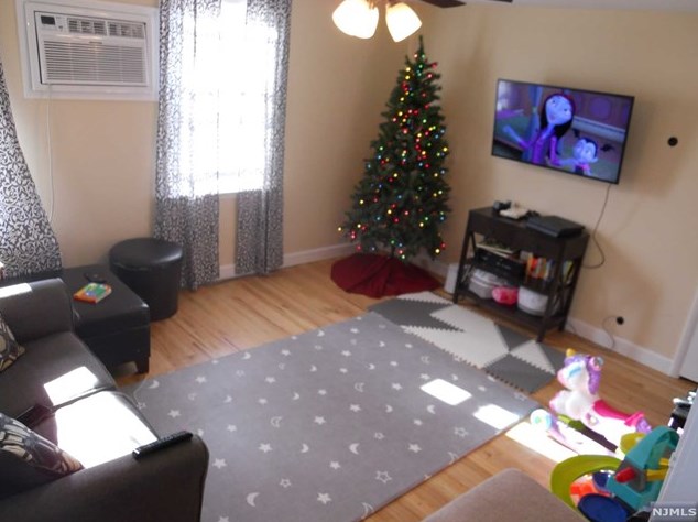 727 Lake Ave, Lyndhurst NJ  07071-1208 exterior
