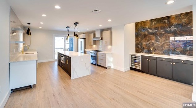 269 Tom Hunter Rd, West Fort Lee NJ  07024-5301 exterior