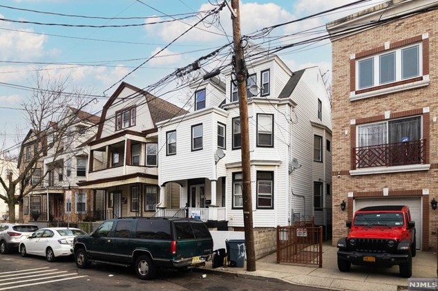 176 S 9th St, Newark, NJ 07107