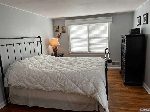 208 New Bridge Rd, Bergenfield NJ  07621-4124 exterior