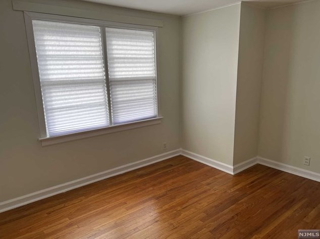 208 New Bridge Rd, Bergenfield NJ  07621-4124 exterior